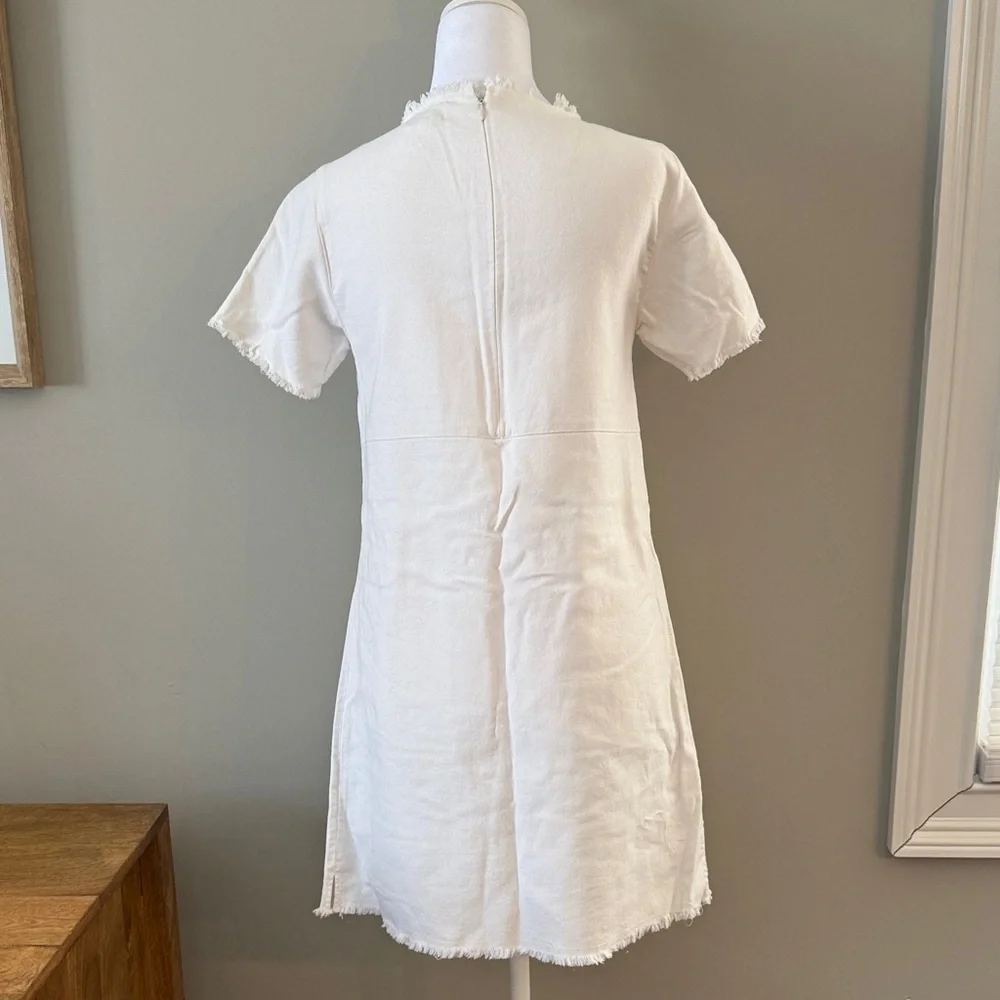 Chic Frayed Hem White Mini Denim Dress, size S - Picture 3 of 5